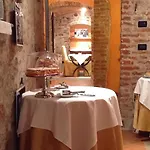 Hotel Palazzo Di Mezzo Carrù