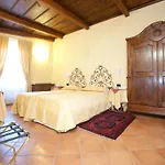 Palazzo Di Mezzo