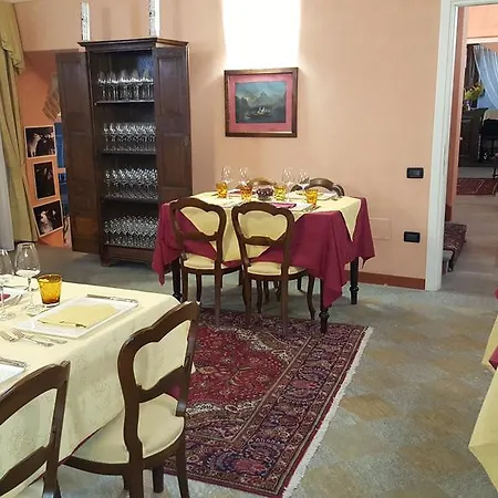 Palazzo Di Mezzo Carrù