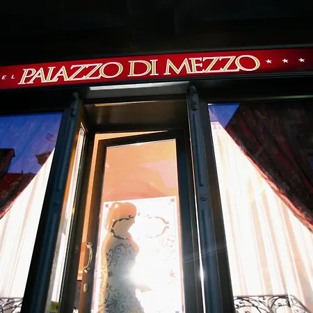 Hotel Palazzo Di Mezzo 3*