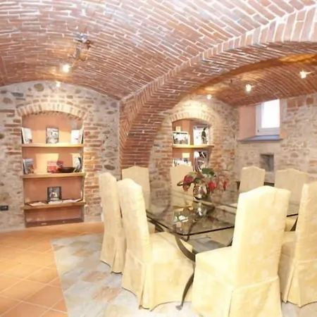 Palazzo Di Mezzo 3* Carrù