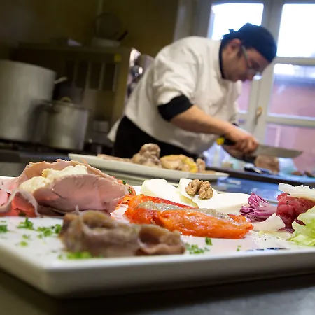 Hotel Palazzo Di Mezzo Carrù