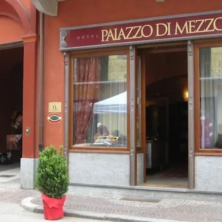 Hotel Palazzo Di Mezzo Carrù
