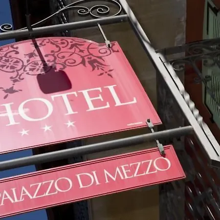 Palazzo Di Mezzo Carrù