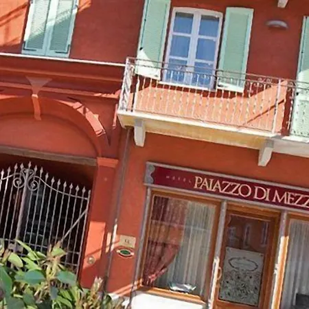 Palazzo Di Mezzo Hotel Carrù
