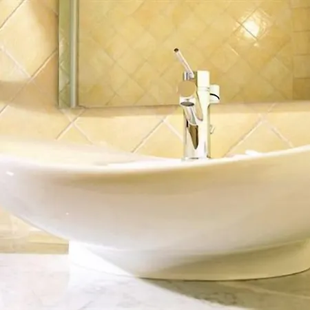 Palazzo Di Mezzo 3* Carrù