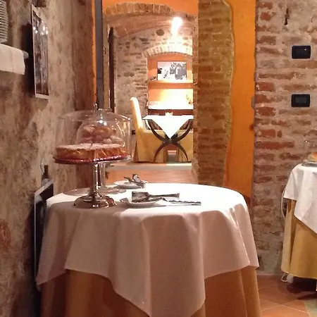 Hotel Palazzo Di Mezzo Carrù