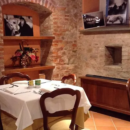 Hotel Palazzo Di Mezzo Carrù