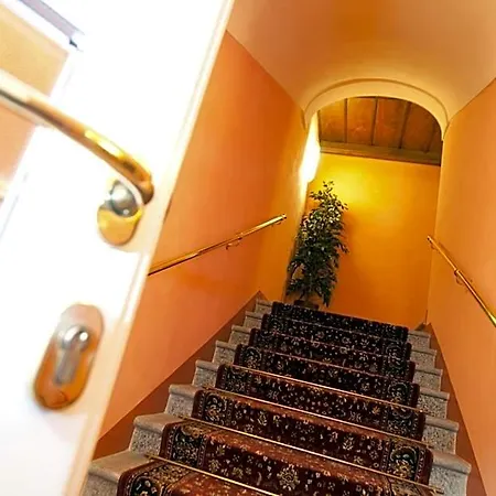 Palazzo Di Mezzo Hotel Carrù