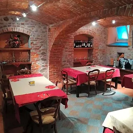 Palazzo Di Mezzo Hotel Carrù