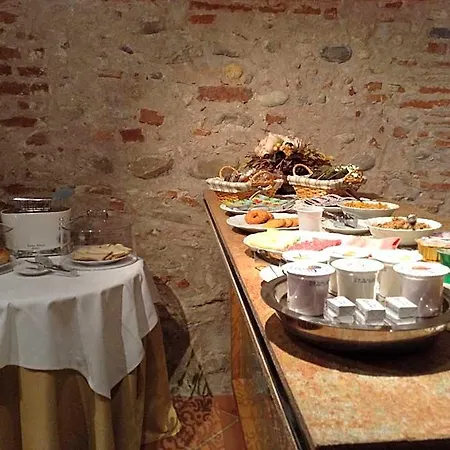 Hotel Palazzo Di Mezzo Carrù