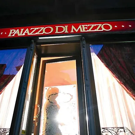 Palazzo Di Mezzo Carrù