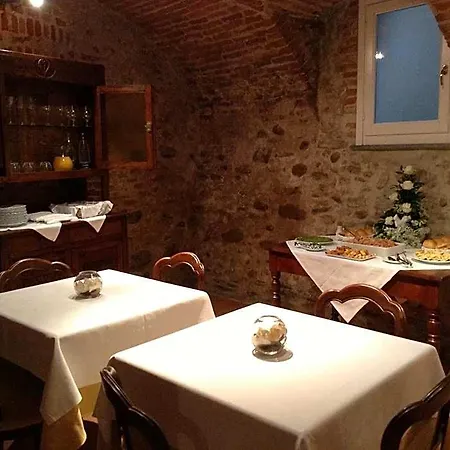 Palazzo Di Mezzo Carrù
