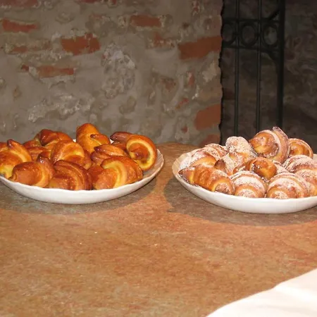 Palazzo Di Mezzo Carrù