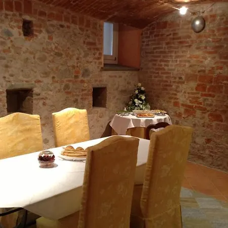 Palazzo Di Mezzo Carrù