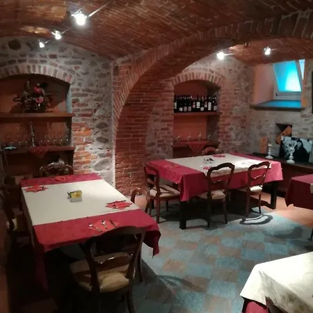 Palazzo Di Mezzo 3* Carrù