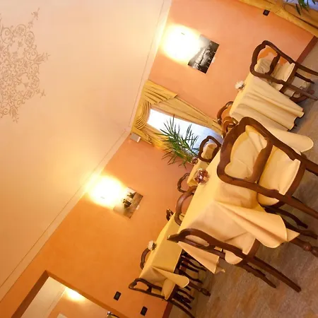 Hotel Palazzo Di Mezzo Carrù